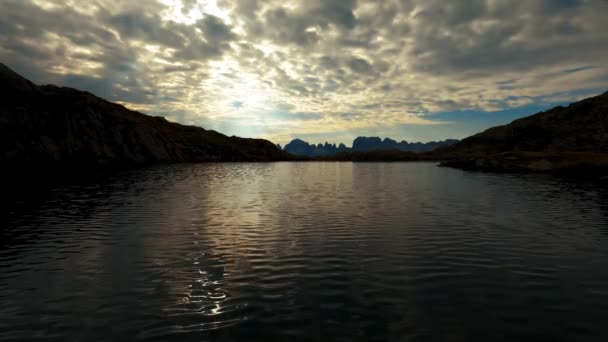 Alpenlandschap Bij Zonsopgang Black Lake — Stockvideo