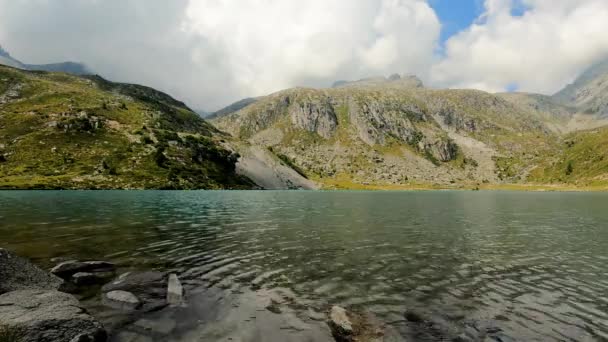 Φανταστικό Τοπίο Μια Λίμνη Των Άλπεων — Αρχείο Βίντεο