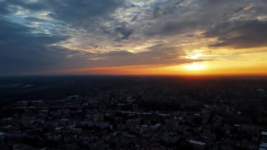  Hava Aracı - Şehrin Üzerindeki Günbatımında Sonbahar Manzarası
