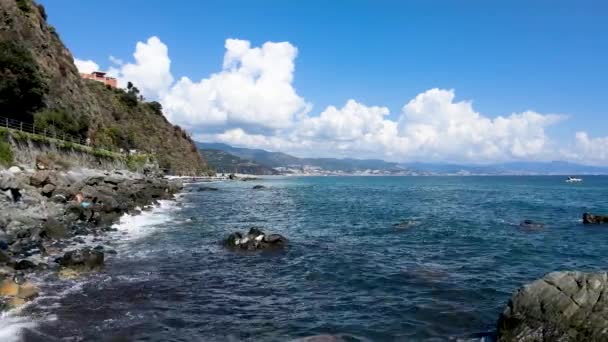 Hava Aracı Talyan Kıyılarında Deniz Burnu — Stok video