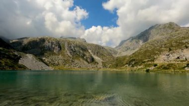  Cornisello Gölü üzerindeki fantastik Alp manzarası - 5K