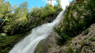 Lares Falls 'da yaz manzarası - 5K