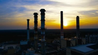 Hava Aracı - Bir Enerji Santrali Üzerinde Gün Batımı Manzarası.