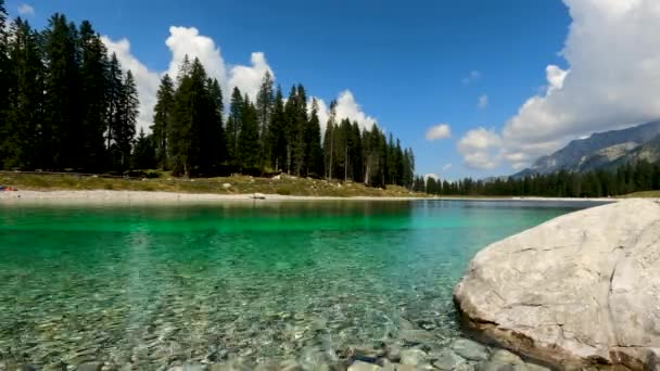 Paisagem Alpina Lago Nas Dolomitas — Vídeo de Stock