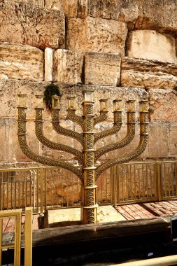 Batı Duvarında Dev Menorah