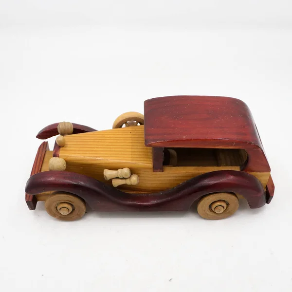 Vista Lateral Modelo Vintage Carro Brinquedo Madeira Marrom Isolado Fundo — Fotografia de Stock