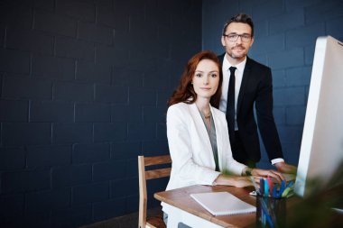 Çok çalışma ve azim onların başarısını açıklar.