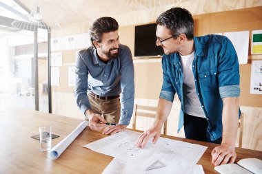 Planları tekrar kontrol ediyorum.