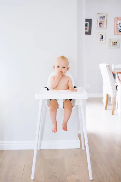 Groeiend groot en sterk, één knikje tegelijk — Stockfoto