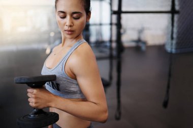 Ne kadar güçlü olduğunu kendine kanıtla.