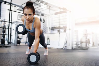 Kendini adamış tasarımlar vücuda uyar