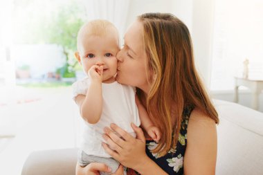 Bebekler bir evi sevgiyle doldurur.