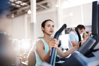 Hedeflerine karar ver ve onlara ulaşacak disipline sahip ol.