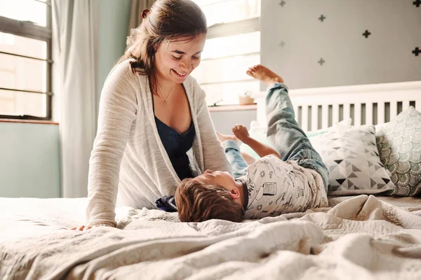 Ele põe-me sempre um sorriso na cara — Fotografia de Stock