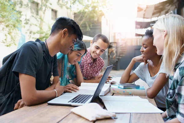 Teknoloji kesinlikle işimize yarıyor.