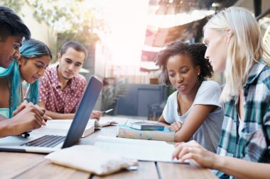 Molamızda bile projemiz üzerinde çalışıyoruz.