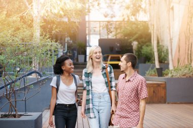 Dersler arasında mutluluk olur