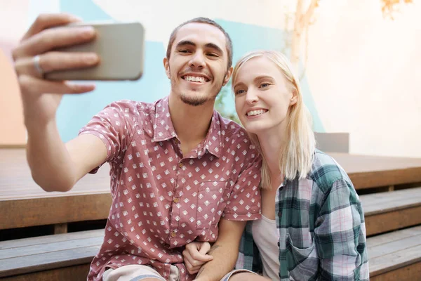 Kochanie selfie dla nas — Zdjęcie stockowe