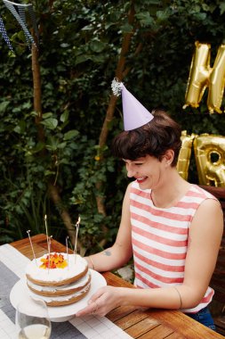 Daha iyi bir doğum günü dileyemezdi.