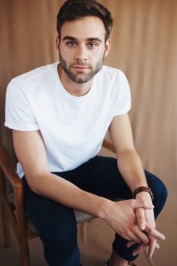 Bazıları benim ciddi biri olduğumu söyler.