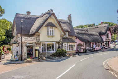 Shanklin, Wight Adası 'nın güneydoğu kıyısında bulunan geleneksel bir sahil kasabasıdır..