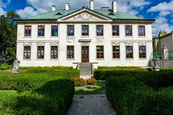 Schloss Der Familie Wielopolski Piczw — Stockfoto