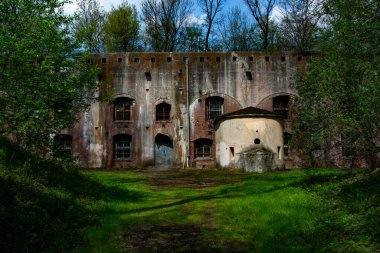 Birinci Dünya Savaşı 'ndan kalma kale Polonya' da.