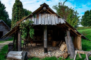Polonya 'da bir ortaçağ şatosunun açık hava müzesi