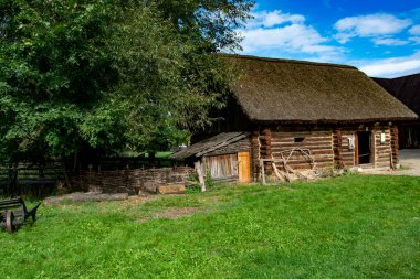 Polonya 'da bir ortaçağ şatosunun açık hava müzesi