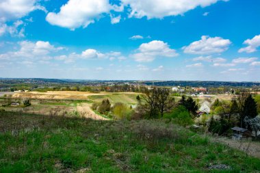 Panorama, yamaçtan banliyöye bak.