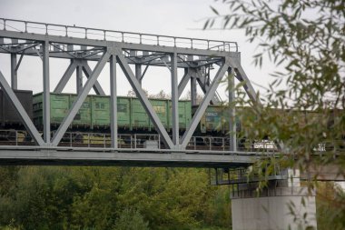 Polonya 'daki eski demir demiryolu köprüsü