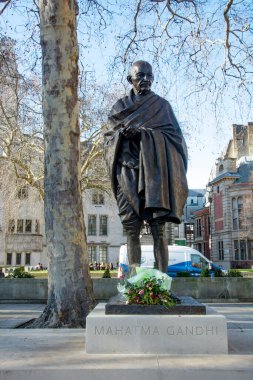 Londra 'daki mahatma ghnadi heykeli