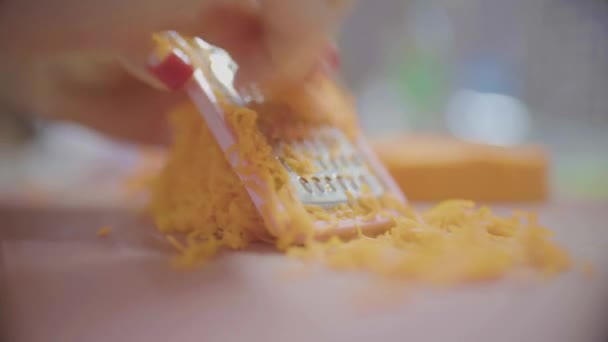 Housewife cuts a pumpkin using a grater — Stock Video