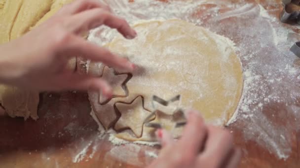 Steg för steg. Semesterperioden bakning. Baka socker kakor till jul. — Stockvideo