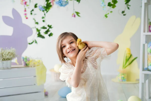 Portrait of cheerful girl who plays and communicates with duckling. Easter decorations. Happy Easter — Stock Photo, Image