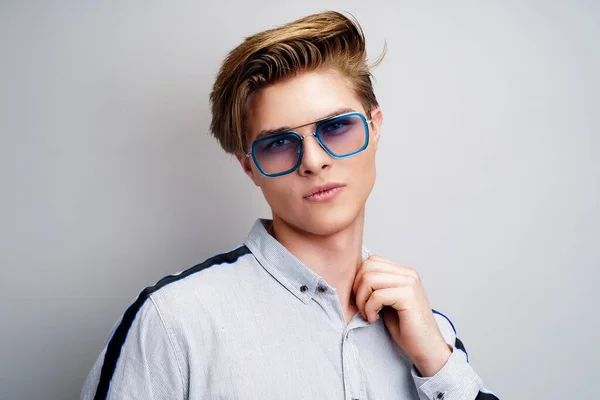 Hipster young guy in stylish eyewear while looking at camera. Stylish hairstyle. Fashion man — Stock Photo, Image