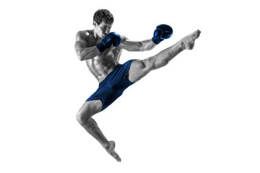 Muay thai dövüş sanatlarını icra eden uzun boylu bir boksör. Siyah ve beyaz siluet. Mavi spor giyim
