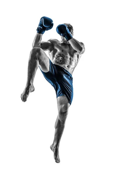 Tamanho completo de kickboxer em sportswear azul no fundo branco. atleta muscular lutando. Silhueta — Fotografia de Stock