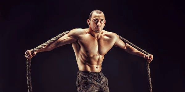 Vacker Sexuell Stark Ung Man Muskulös Kropp Hålla Rep Med — Stockfoto