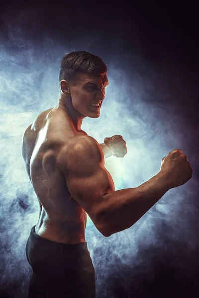 Boxeador Deportivo Luchando Con Sombra Sobre Fondo Negro Copiar Espacio — Foto de Stock