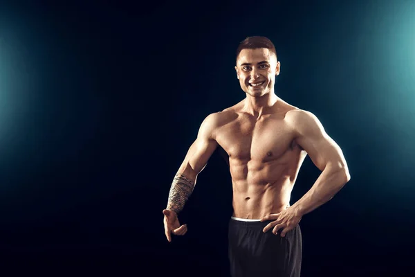 Potencia Fuerza Excelente Cuerpo Culturismo Concepto Deportivo Joven Guapo Musculoso — Foto de Stock