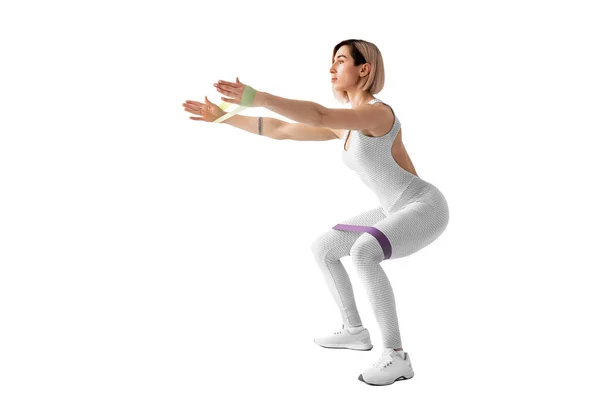 Spor Giyimli Seksi Kadın Egzersiz Rutininde Direniş Bandı Kullanıyor Genç — Stok fotoğraf