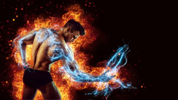 Vahşi Güçlü Atletik Vücut Geliştirici Pozu Arka Planda Yangın Kıvılcım — Stok fotoğraf