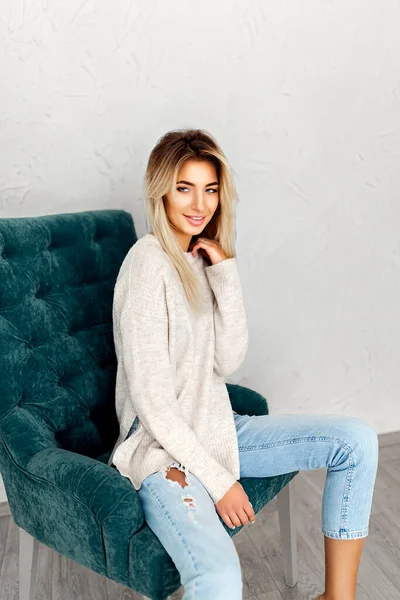 Portrait Pretty Blonde Woman Sits Chair Studio Shot — Stock Photo, Image