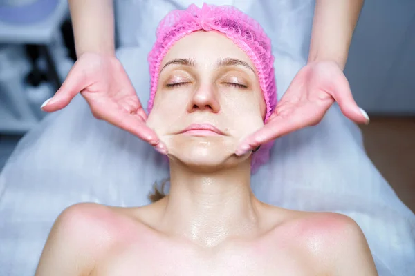 Attractive Female Spa Health Club Getting Facial Massage Beautician Doing — Stock Photo, Image