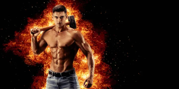 Bodybuilder Posant Sur Fond Des Flammes Feu Photo Haute Qualité — Photo