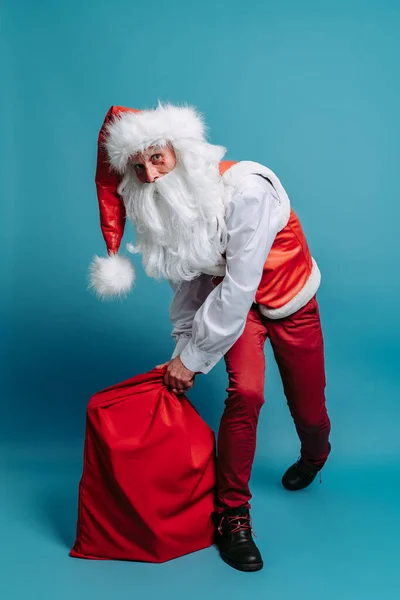 Full Size Stylish Santa Clause Who Raises Big Huge Sack — Stock Photo, Image