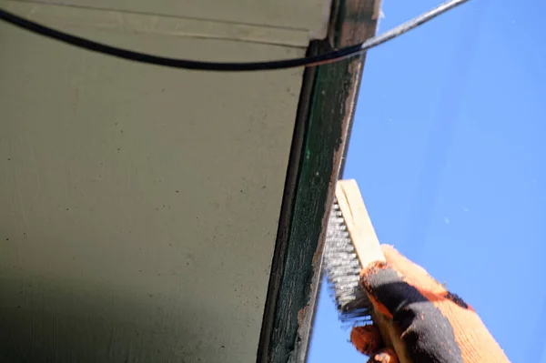 Close Wire Brush Being Used Remove Loose Paint Bargeboard Weatherboard — ストック写真