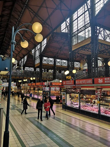 Şehrin güzel pazarı.