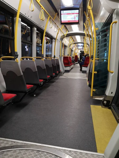 Şehirde metro istasyonu